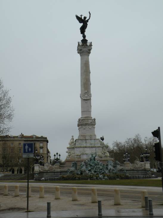  la Colonne de la place des Quinconces