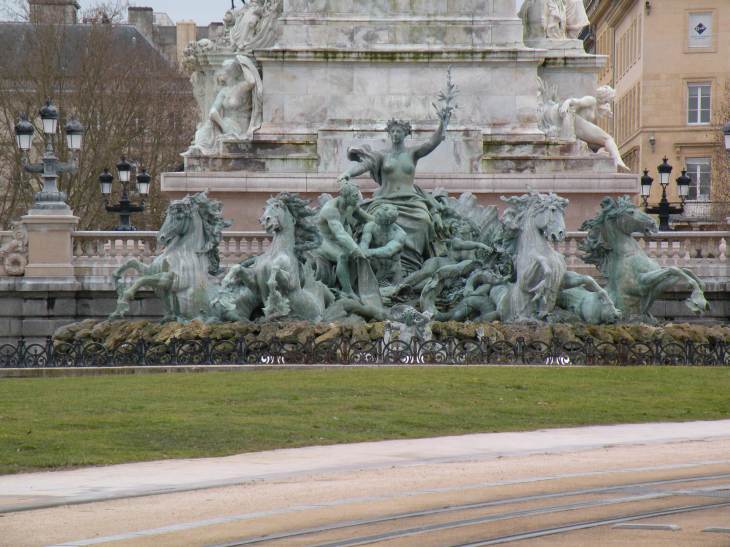  groupe sculpt, monument de la place des Quinconces