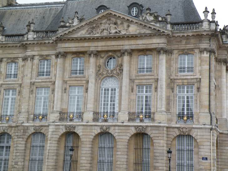  Gros plan sur un immeuble de la Place de la Bourse