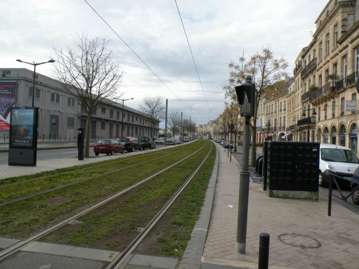  voies du tramway, au niveau du quai des Chartrons