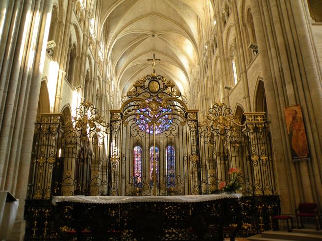  grille en fer forg avec dorure (cathdrale)