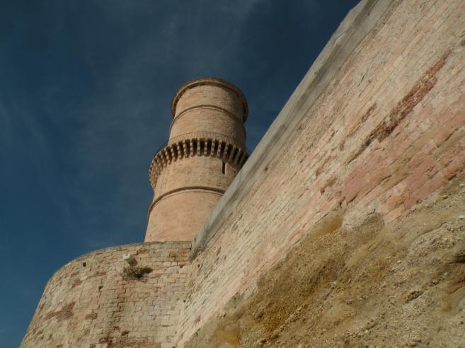  une tour du Fort St-Jean
