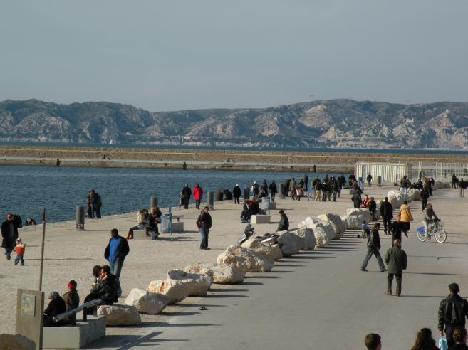 badauds, digue du Fort Saint-Jean