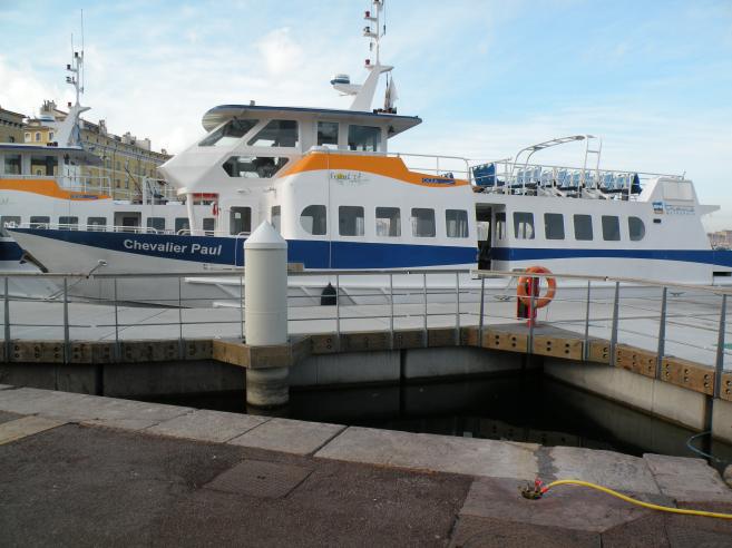  bateau de transport de voyageurs