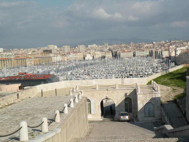  le Vieux-Port et tous ses bateaux  quai