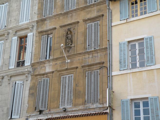  faade avec statuette, quartier du Panier