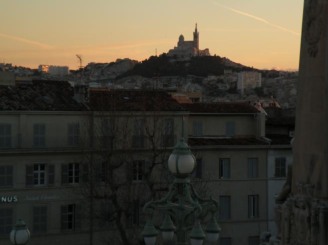  Notre Dame de la Garde  la tombe de la nuit