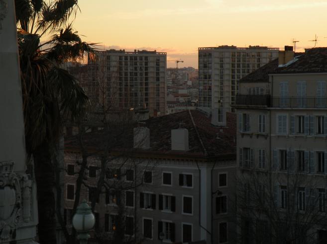  tombe de la nuit, immeubles du Cours Belsunce