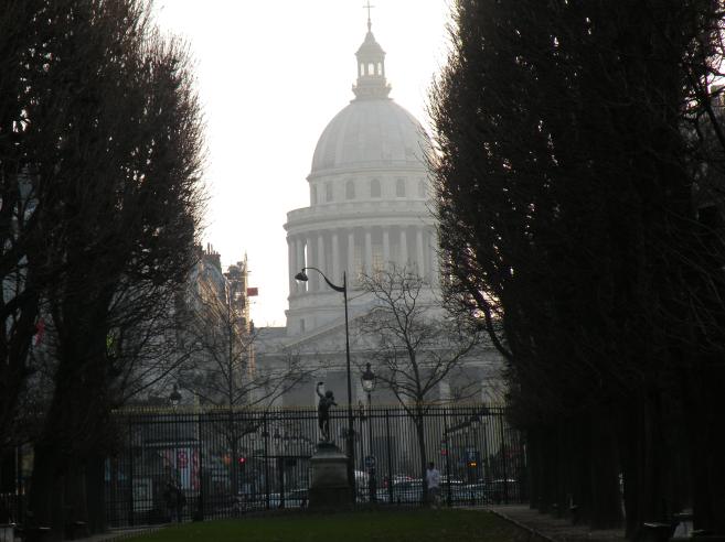 Panthon dans la brume