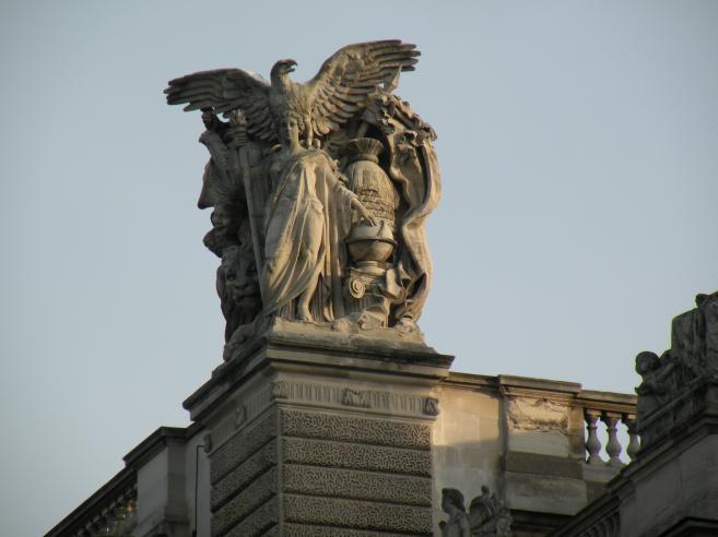  sculpture extrieure, btiment du Louvre