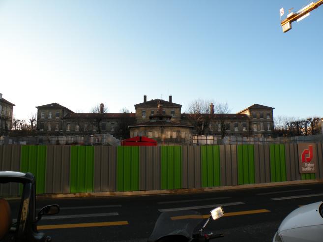  l'hpital Sainte-Anne, vu depuis la rue de la Sant