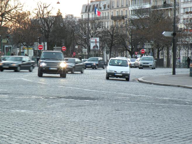  voitures, place d'Italie