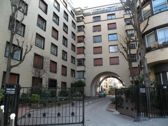  Immeuble original, avec porche, 15e