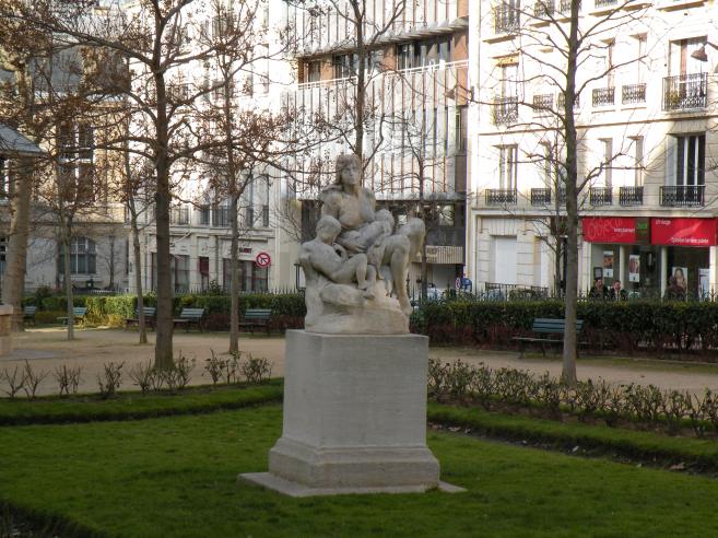  statue, square Chrioux