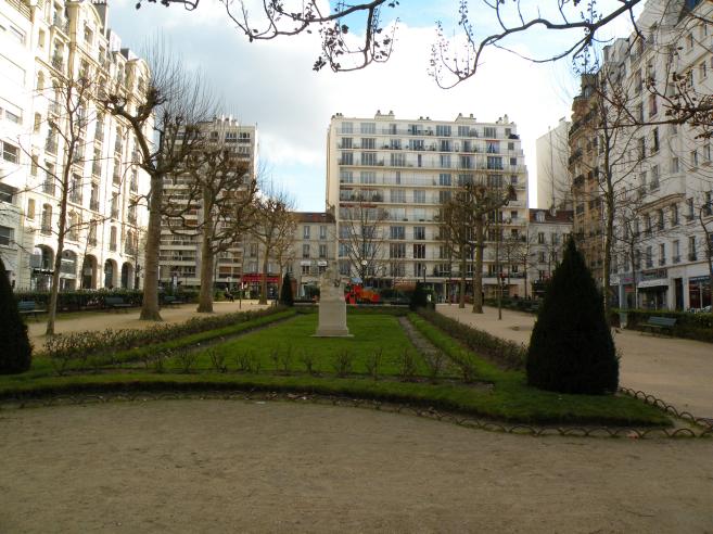  square A. Chrioux