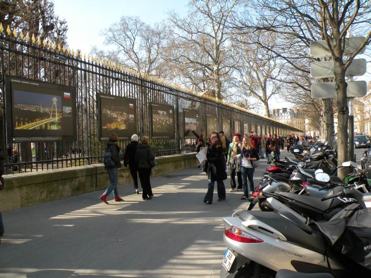  grilles du jardin du Luxembourg et exposition de photos
