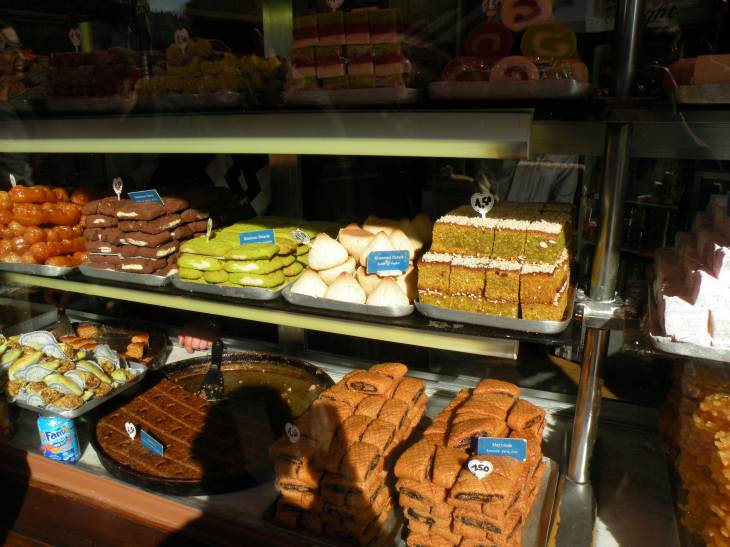  Montecao (sabls au beurre), makroude (semoule, datte, miel), montecao pistache et choco
