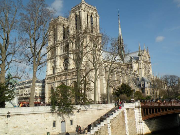  cathdrale Notre-Dame et berges de la Seine