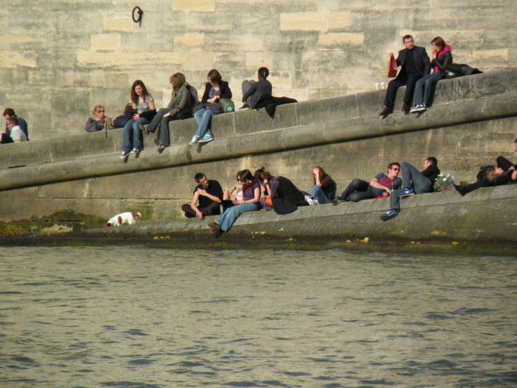  tendus au bord de l'eau