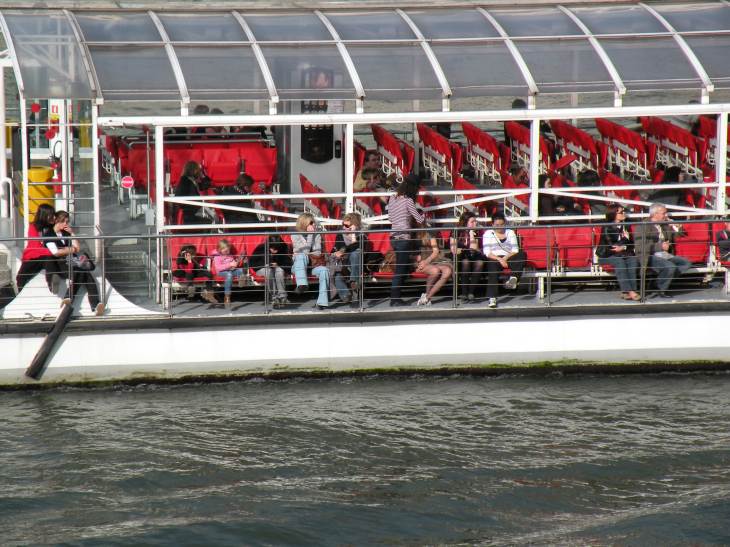  passage de bateau-mouche