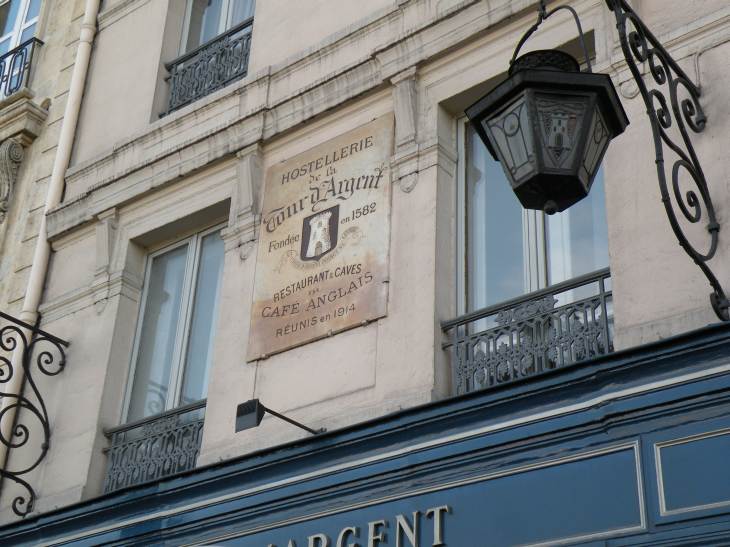  ancienne enseigne de la Tour d'Argent