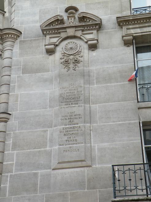  insciption dans la faade de l'immeuble o mourut Foucaulr