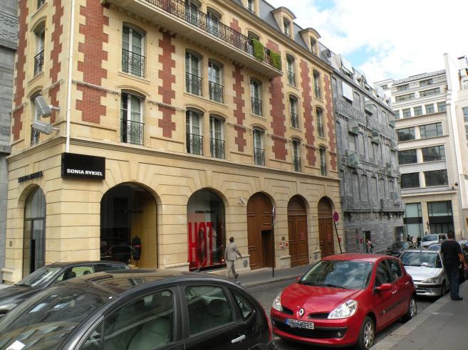  Sonia Rykiel et immeuble  faade grise, 8e