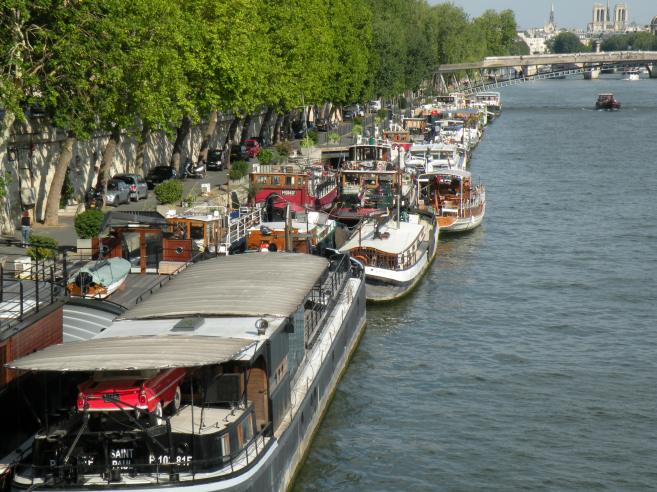  pniches et bateaux amarrs