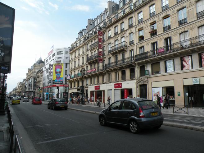  la rue de Rivoli, vue prise depuis le 104