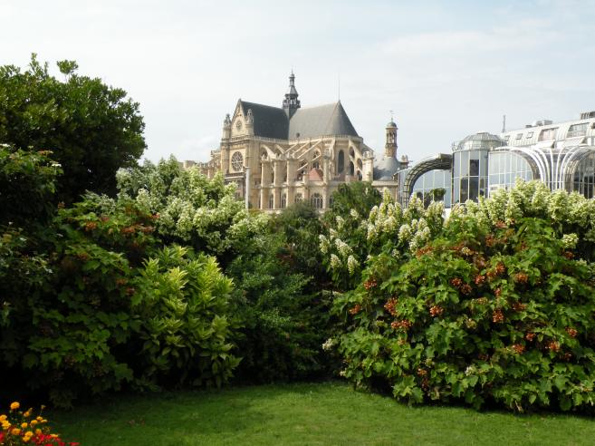  Eglise Saint-Eustache dans un crin de verdure