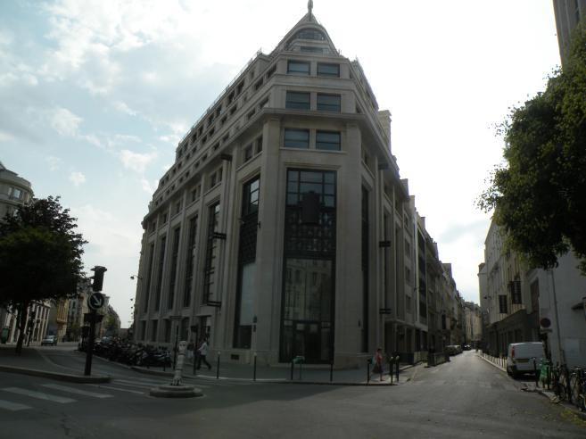  immeuble rcemment rnov, rue Montmartre
