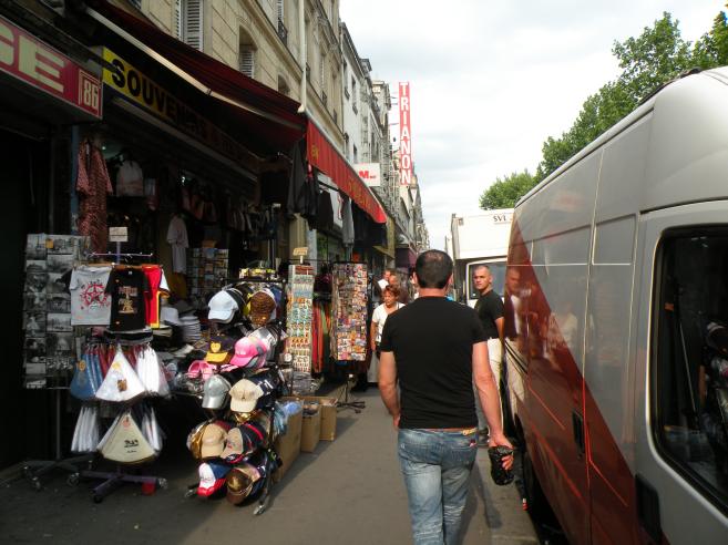  vente de souvenirs, Boulevard de Rochechouart