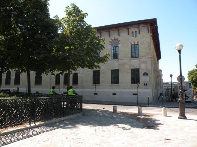  btiment difi en 1895 pour l'Ecole Coloniale