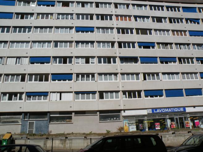  immeubles aux stores bleus, lavomatique