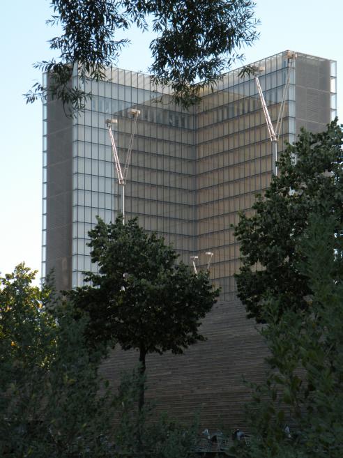   une des quatre tours de la BNF