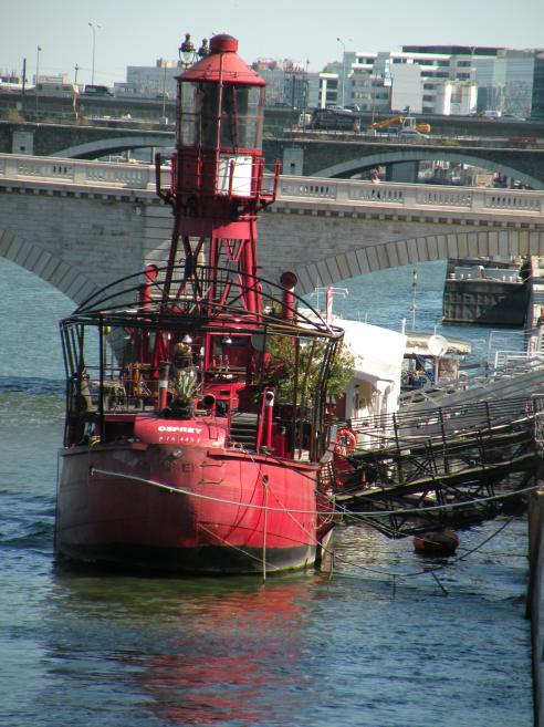   batofar: Caf-concerts-pniche au bord de la Seine