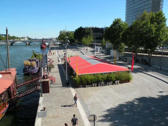  terrasse de restaurant au bord de la Seine