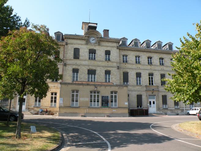  btiment avec pendule, hopital Sainte-Anne