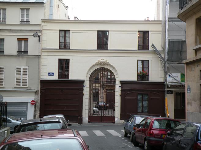  entre de cour d'immeuble, rue Lacpde