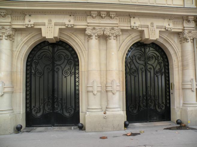  belles entres d'immeuble en pierre de taille, 39 rue Jussieu 
