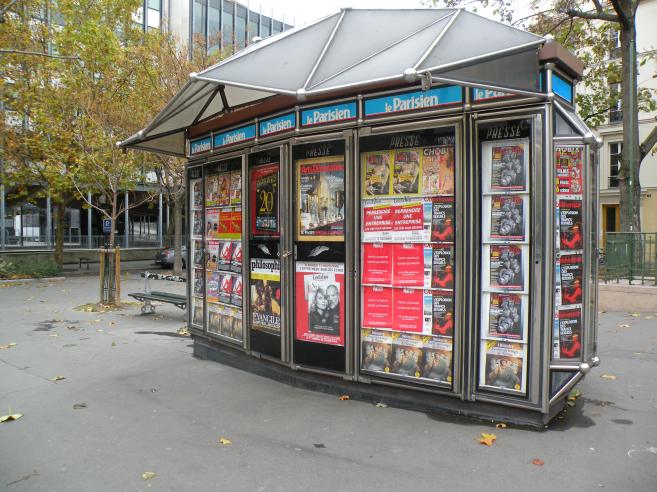  kiosque  journaux, place Jussieu, novembre 2009
