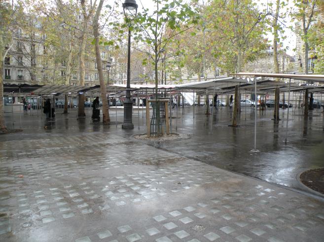  la place Monge nettoye aprs le march du dimanche matin