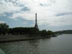  tour Eiffel sous un ciel laiteux