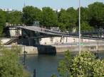  promeneurs sur la passerelle de Beauvoir