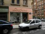  salon de coiffure, style annes 70, rue Lacpde