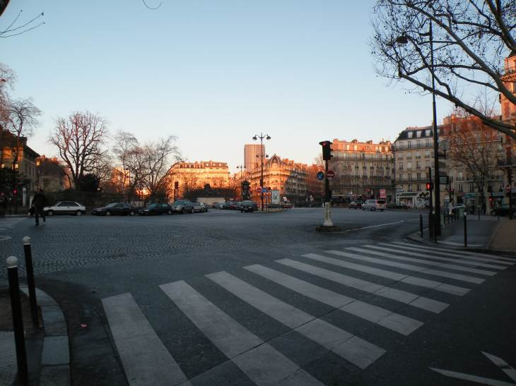  La place Denfert-Rochereau un dimanche matin