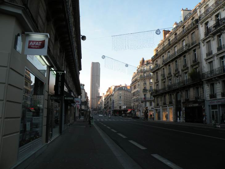  la rue de Rennes dserte, un dimanche matin