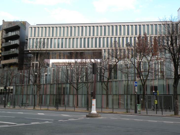  immeuble rcent, boulevard Raspail