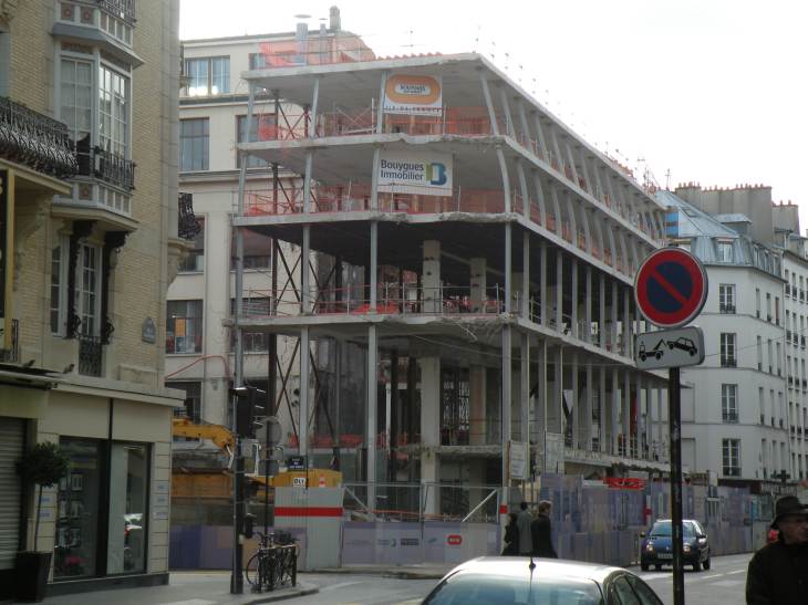  construction du futur sige de la poste, rue de Svres