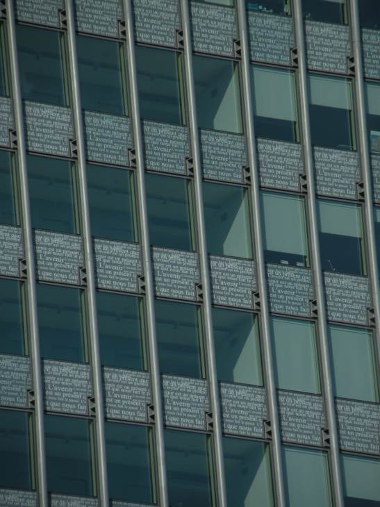   l'avenir est un prsent que nous fait le pass, tour de Jussieu